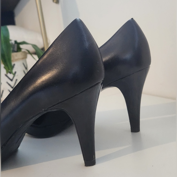 Bandolino leather classic black pumps - Picture 3 of 9